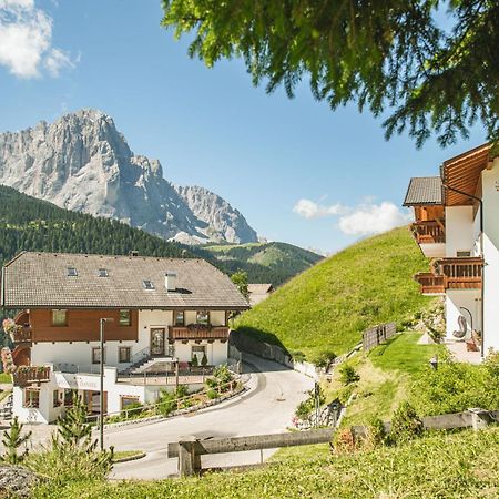 Hotel Daniel Apartments Selva di Val Gardena Esterno foto