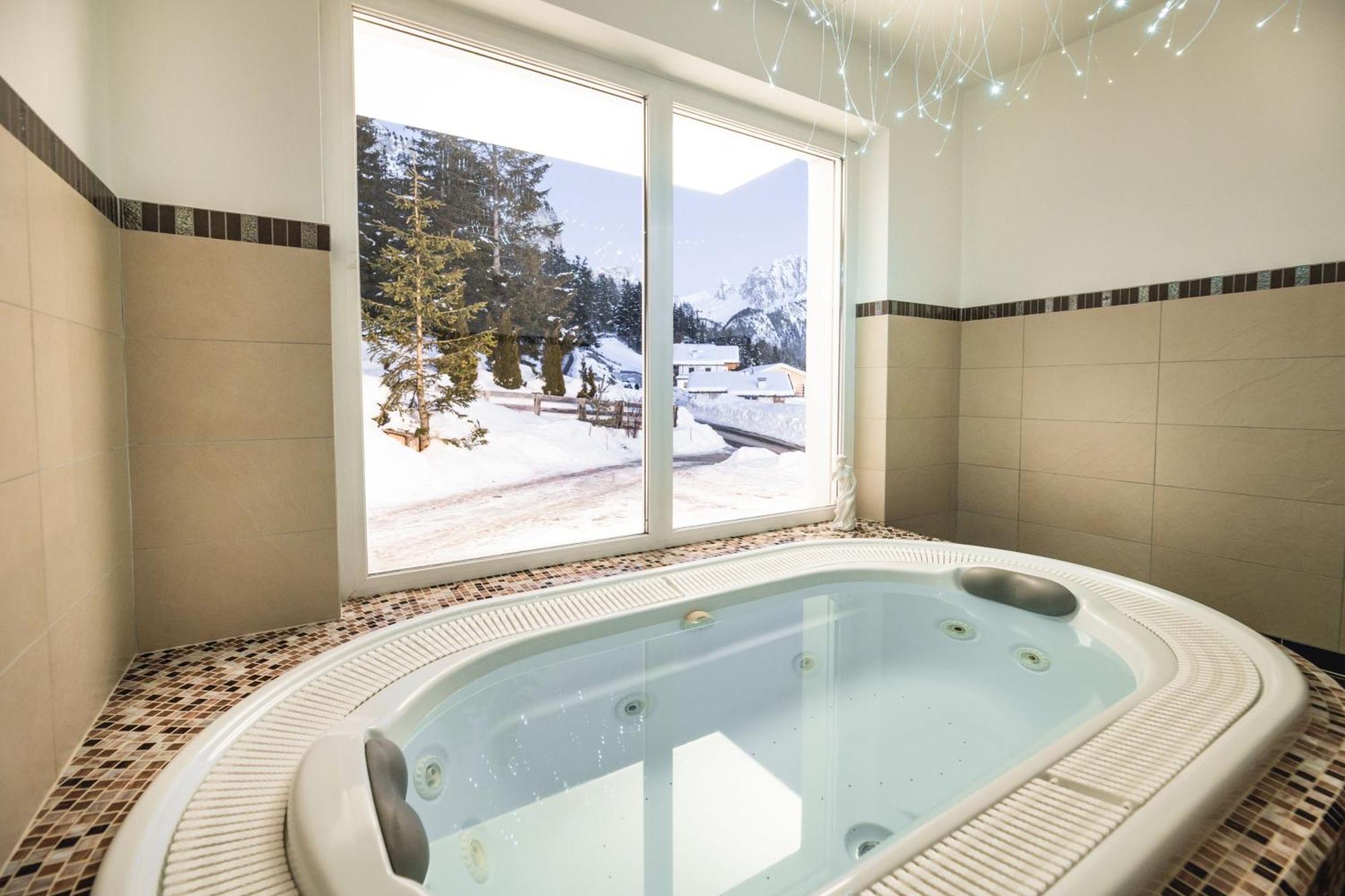 Hotel Daniel Apartments Selva di Val Gardena Esterno foto