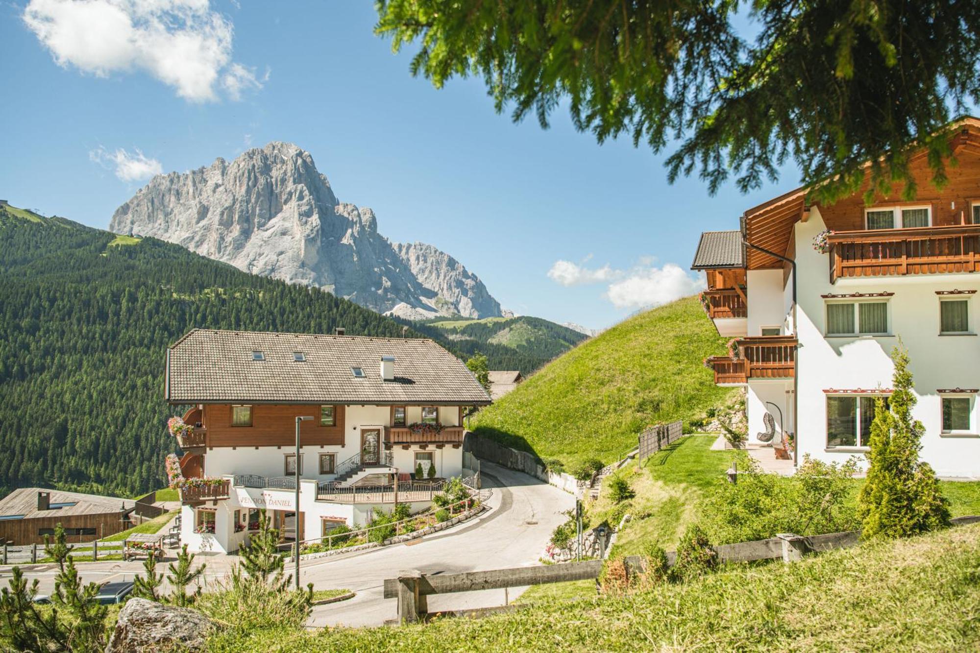 Hotel Daniel Apartments Selva di Val Gardena Esterno foto
