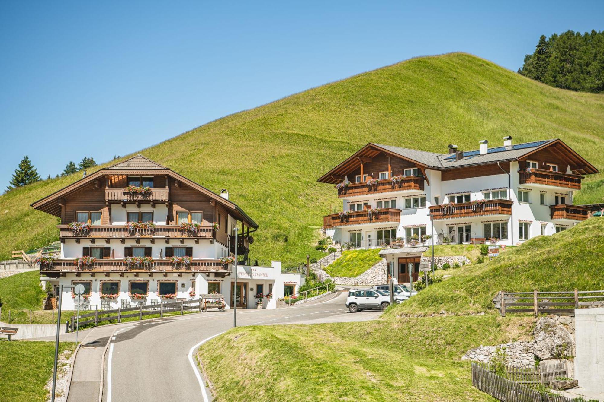 Hotel Daniel Apartments Selva di Val Gardena Esterno foto